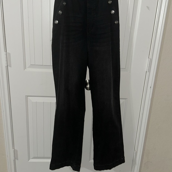 Fashion Nova Black Sleeveless Jumpsuit with Wide-Leg Design - Picture 5 of 7